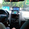 Le taxi suit le match Brésil – Argentine dans sa voiture !!!