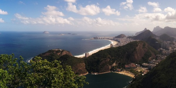 Panoramique du haut du Pain de Sucre : Vue sur Copacabana, Botafogo et le Christ rédempteur