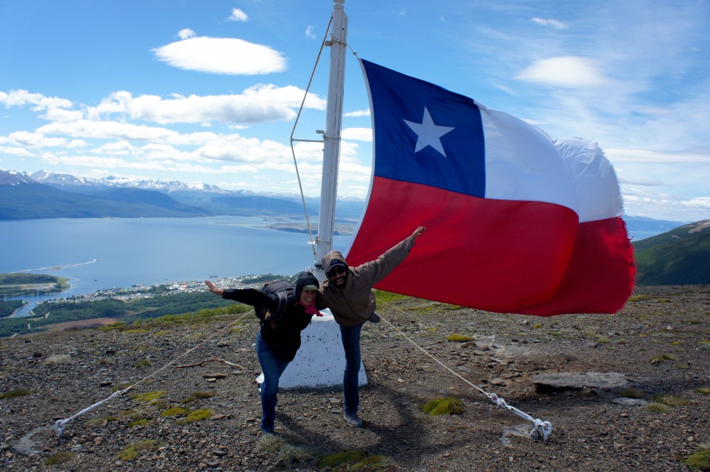 La bandera Chilena et Puerto Williams derrière