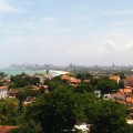 Olinda, avec le champs d’immeuble de Recife en fond