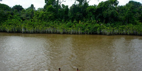Habitants sur l’Amazone