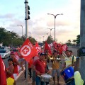 Militants de Dilma Rousseff, musique et chants au feu rouge